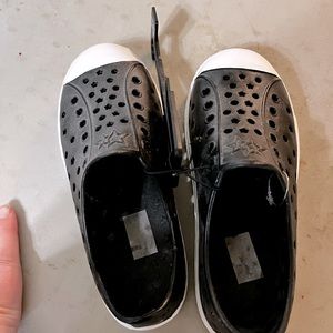 Never worn toddler size 11/12 wonder nation kids shoes.